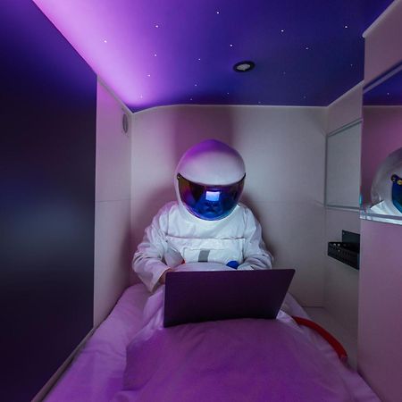 Capsule Hotel Constellation 91 Leopoli Esterno foto