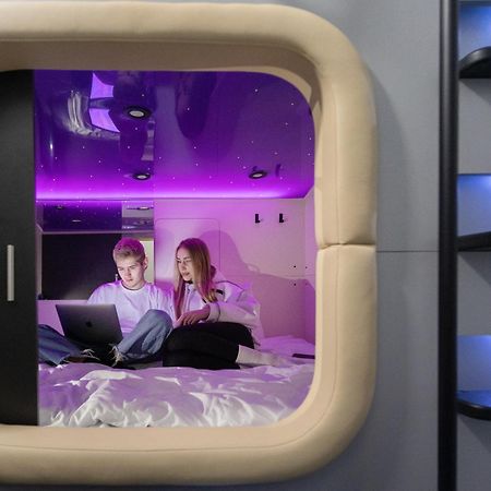 Capsule Hotel Constellation 91 Leopoli Esterno foto