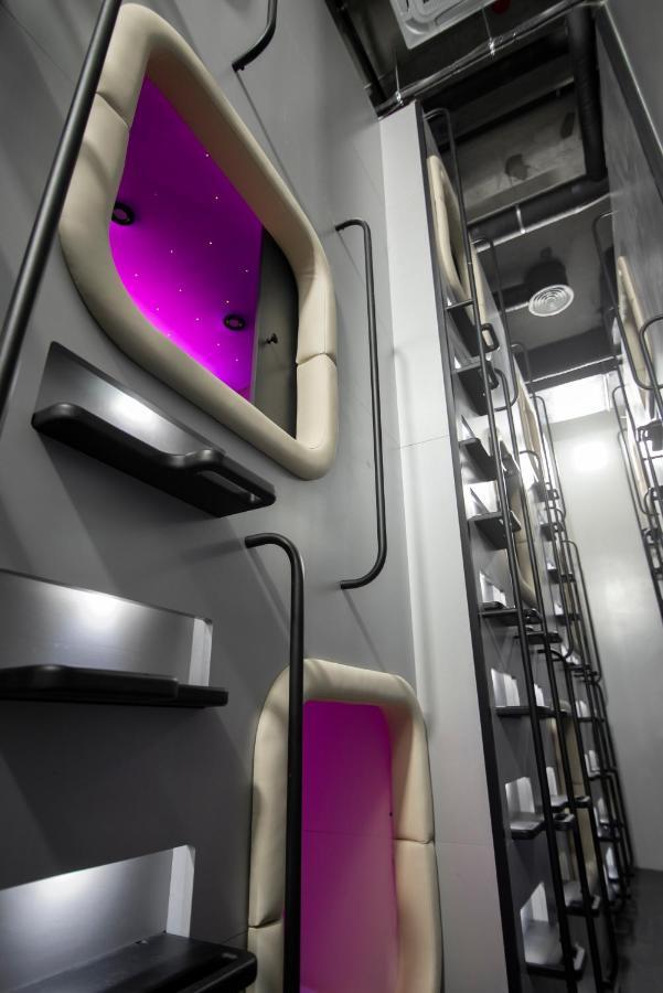 Capsule Hotel Constellation 91 Leopoli Esterno foto