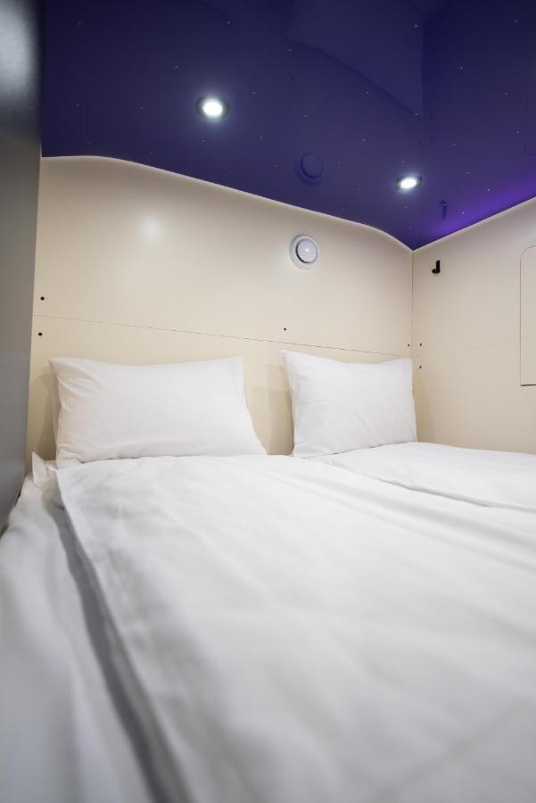 Capsule Hotel Constellation 91 Leopoli Esterno foto