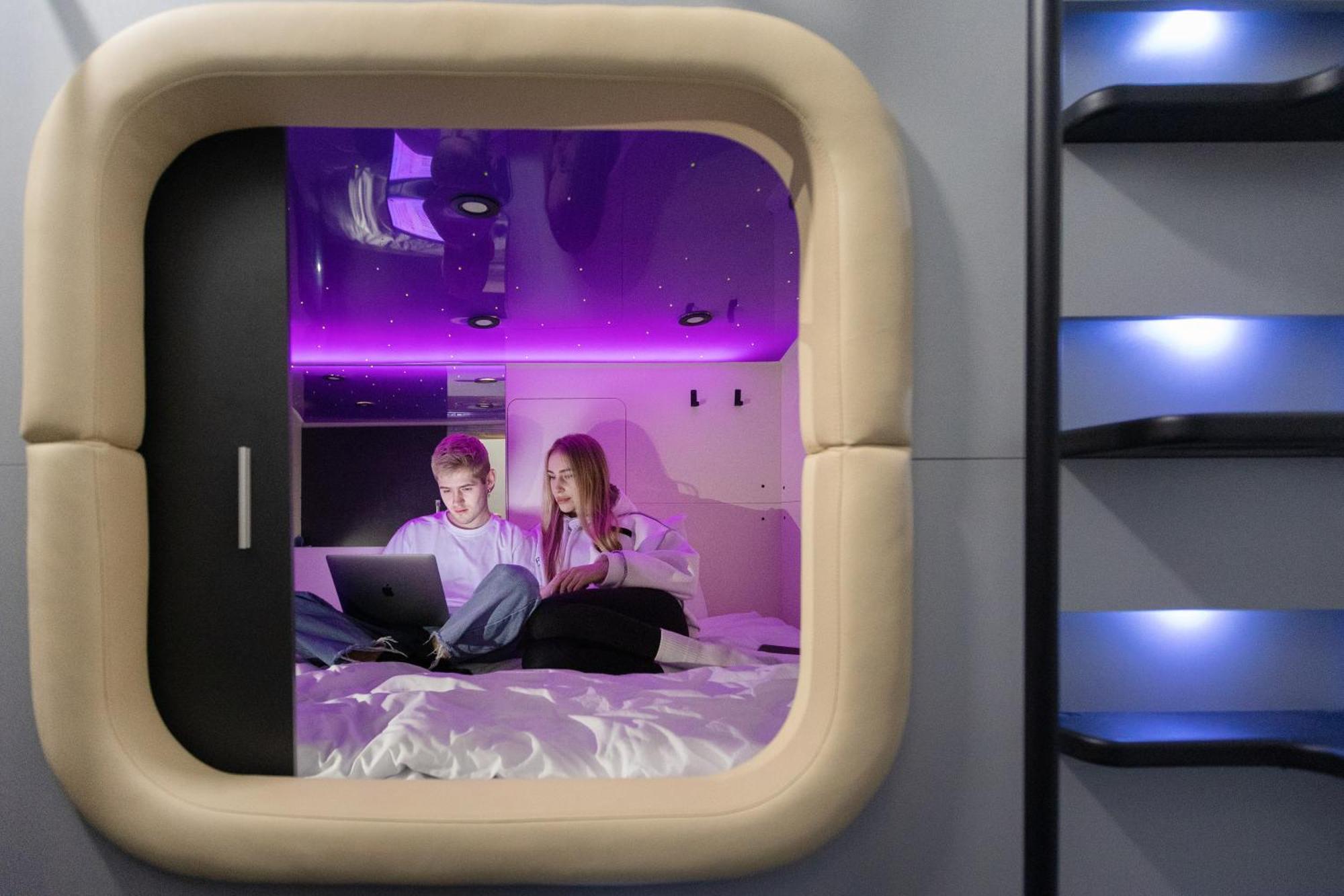 Capsule Hotel Constellation 91 Leopoli Esterno foto