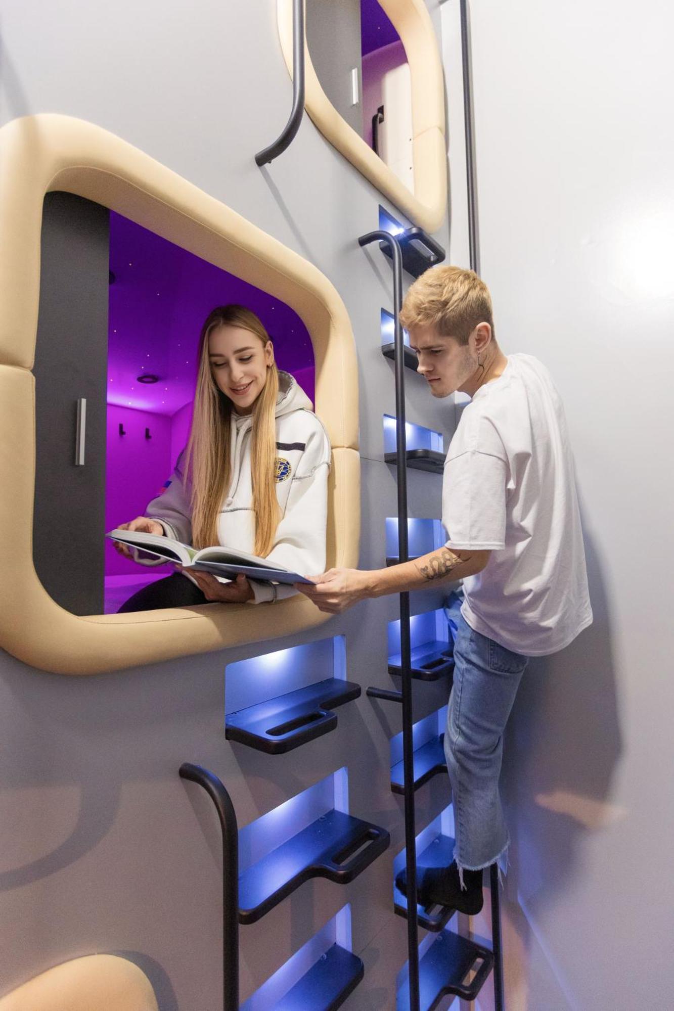 Capsule Hotel Constellation 91 Leopoli Esterno foto