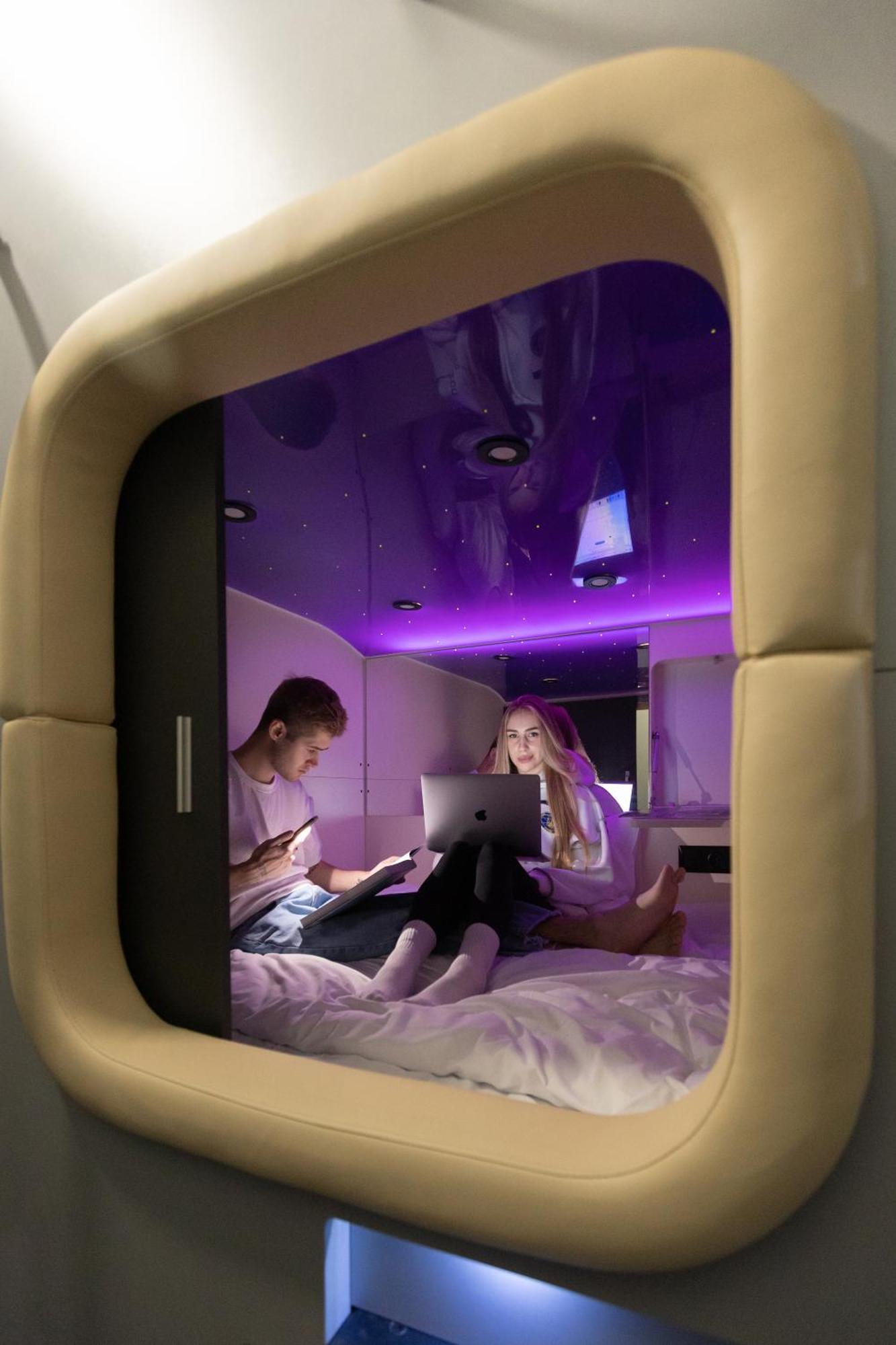 Capsule Hotel Constellation 91 Leopoli Esterno foto
